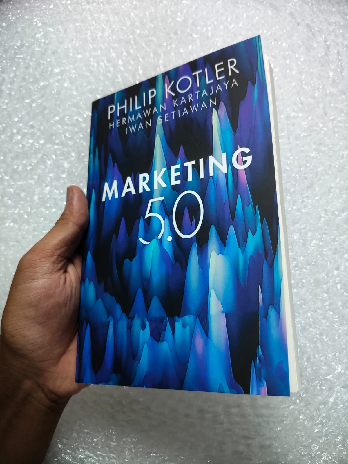 Marketing 5.0: Technology for Humanity by Hermawan Kartajaya, Iwan Setiawan, and Philip Kotler